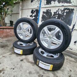 Vendo Un Set De Rines Nuevos Con Llantas  Nuevas  195/65R15 Para Toyota Corolla Y  HONDA  CIVIC 