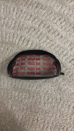 Victoria Secret Makeup bag : Love me Kiss me Tease me