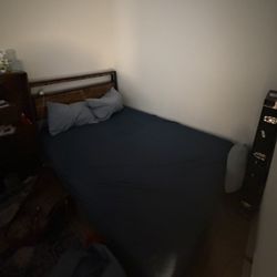 Full Size Bed Frame (lift up)