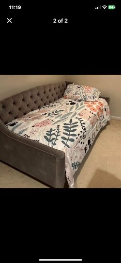 Twin day bed