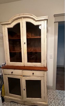Cabinet - pretty and all wood!