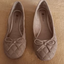 Women's Size 6.5, White Mountain Flats