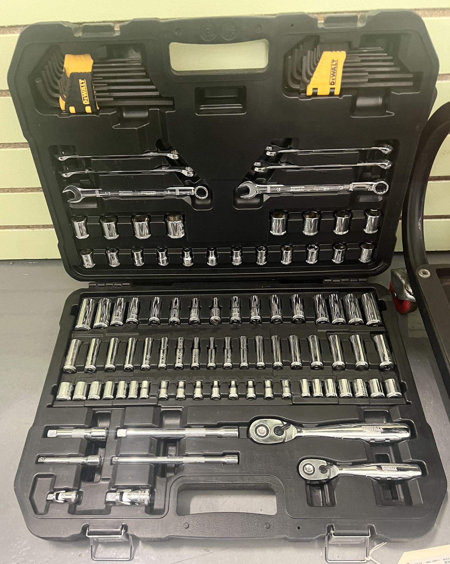 Dewalt DWMT72163 Mechanics 118-pc Tool Set