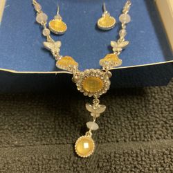 Avon Pretty Pastel Necklace And Earrings 
