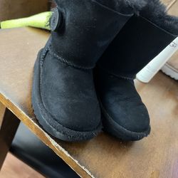 Little Girl Size 6c Verry Good Condition No Rips or scratches Just Clean Them 