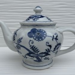 Gorgeous Vintage Teapot With Lid Blue Danube Blue Onion Porcelain
