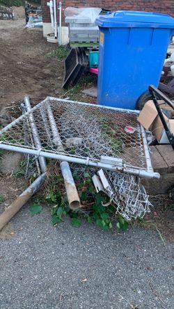 Chain link fence/Metal Scrap