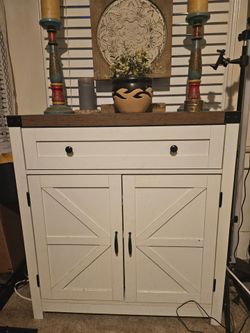 Farmhouse white w/wood top cabinet
