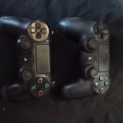 Two PS4 controllers 