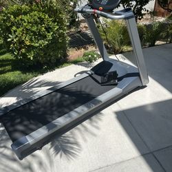 Precor Semi Comercial Treadmill For Sale 