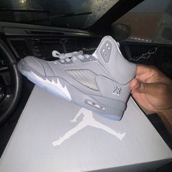 Wolf Grey 5 Jordans   Size 11
