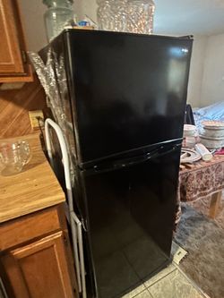 Haier Black Top-Freezer Refrigerator