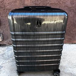 Travelpro Carry-On Spinner Luggage | TSA Lock | Expandable | Excellent Condition