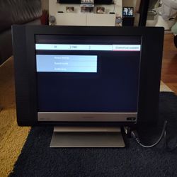 Magnavox 15MF227B 15" LCD HD TV With Power Cord Tested Works Great
