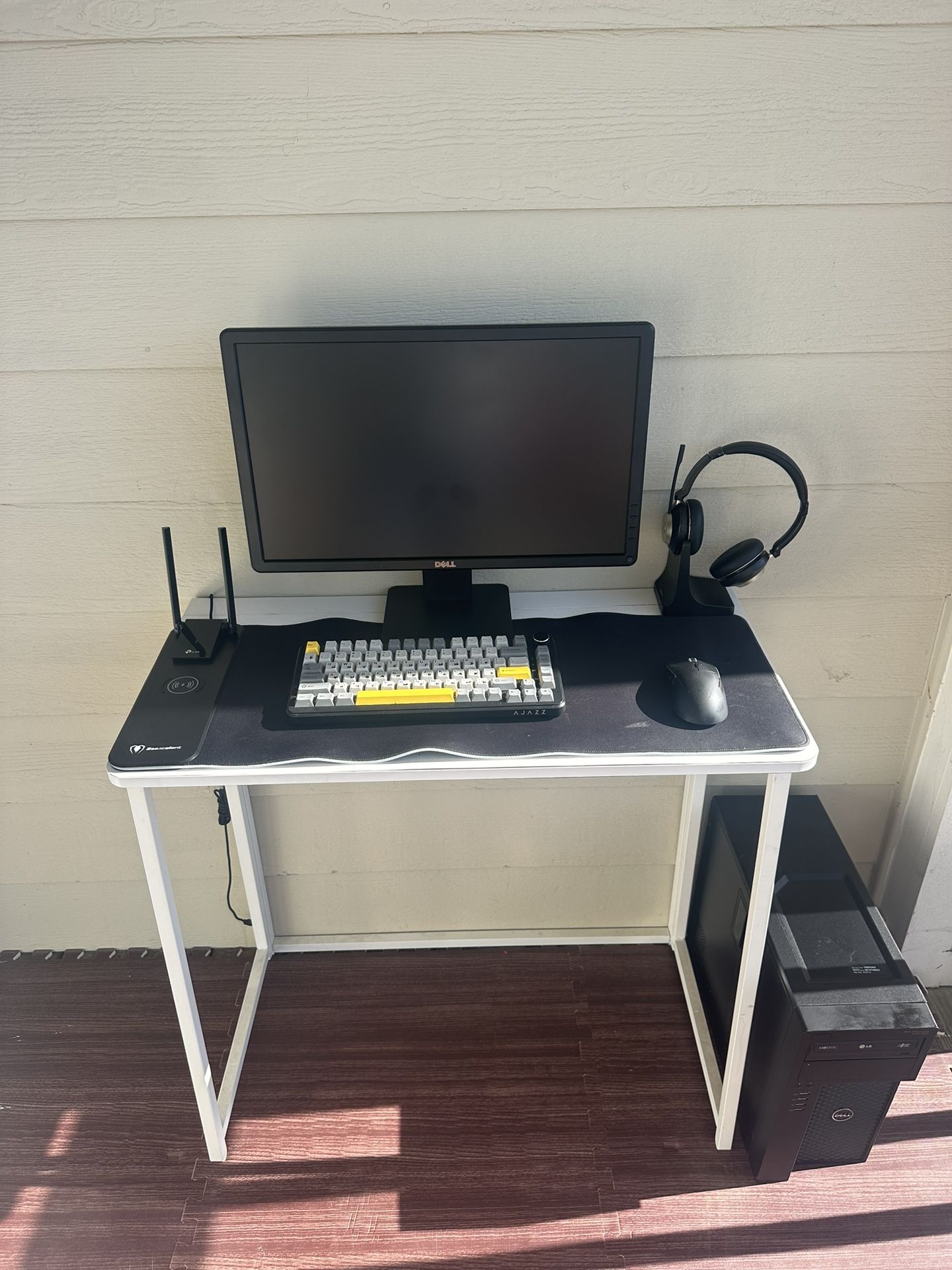 Intel core i7 6700 16gb ram, 3 monitors included