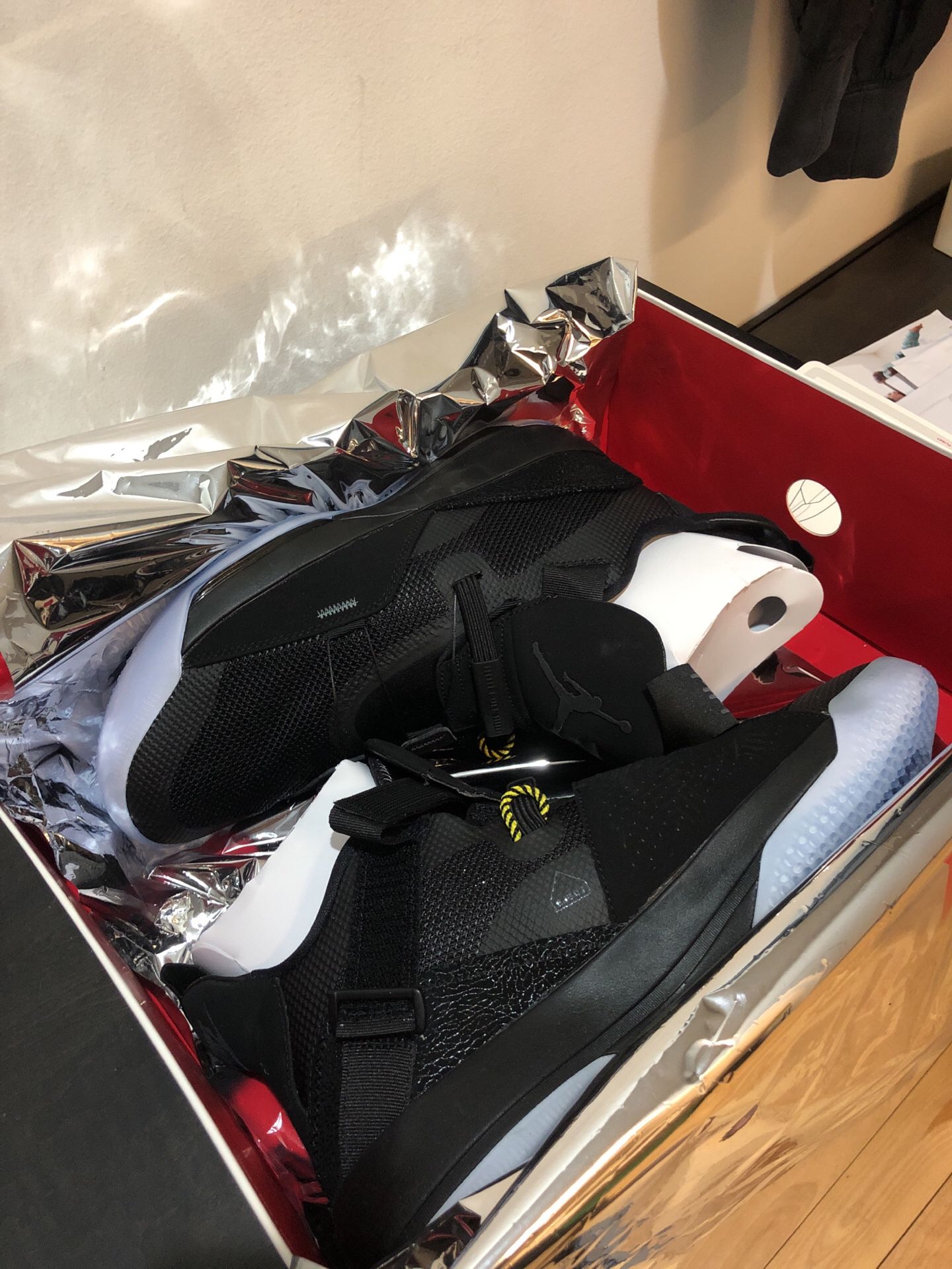 New. Nike Jordan 33 Black/Grey Men’s Sz 8.5.