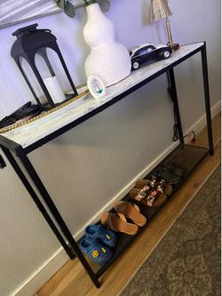 Entry way table
