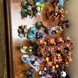 Skylanders Figures, Book, Portal