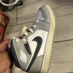 Jordan 1 Mid Light Smoke Grey Pre School 12 c 