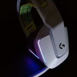 Logitech G733 Lightspeed lightweight wireless gaming headset