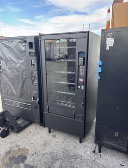 SNACK VENDING MACHINE