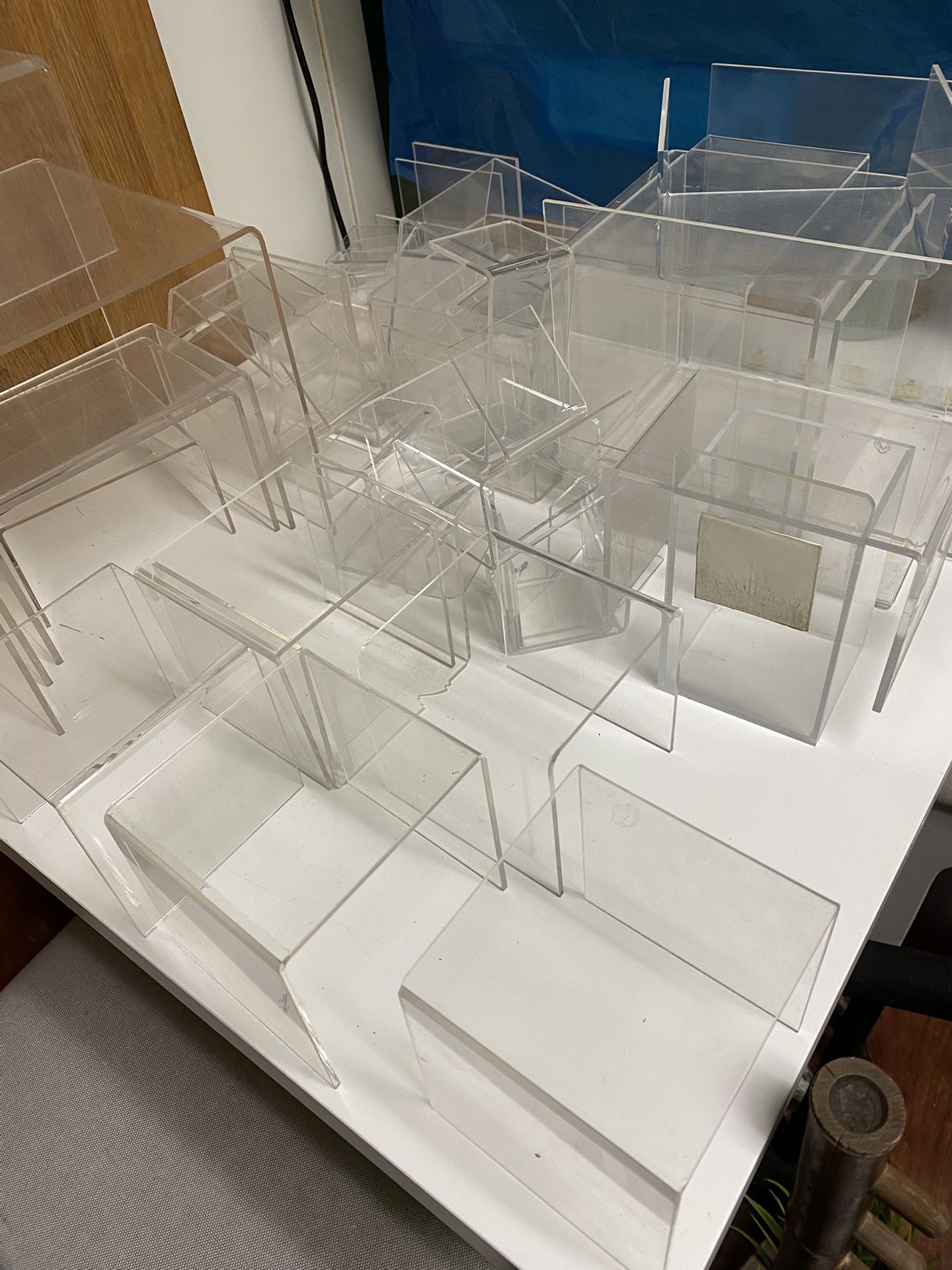 Acrylic Raiser Set Of Six