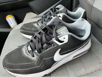 Nike air maxes