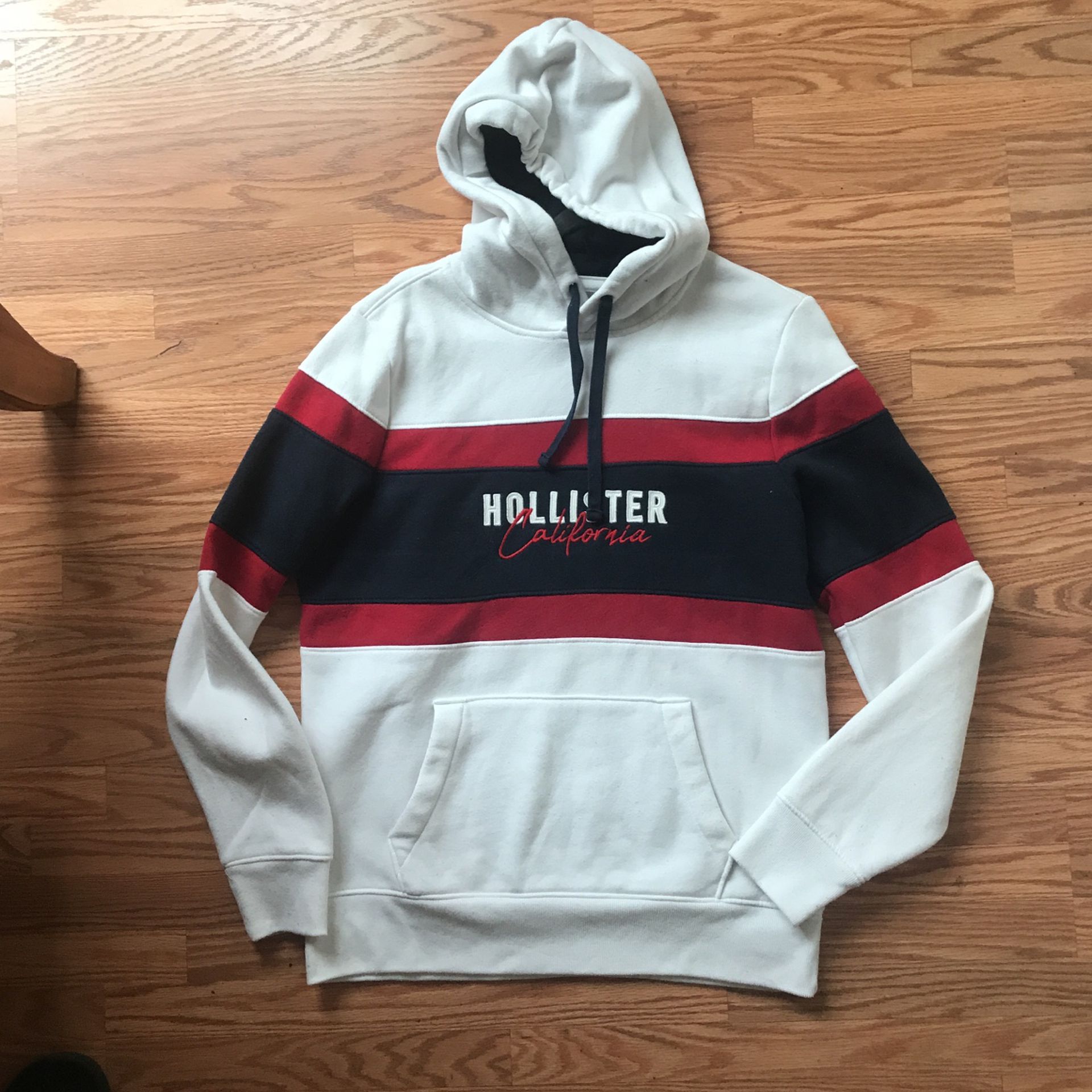 Hollister Hoodie‼️👀have A Look On My Account I Have More‼️