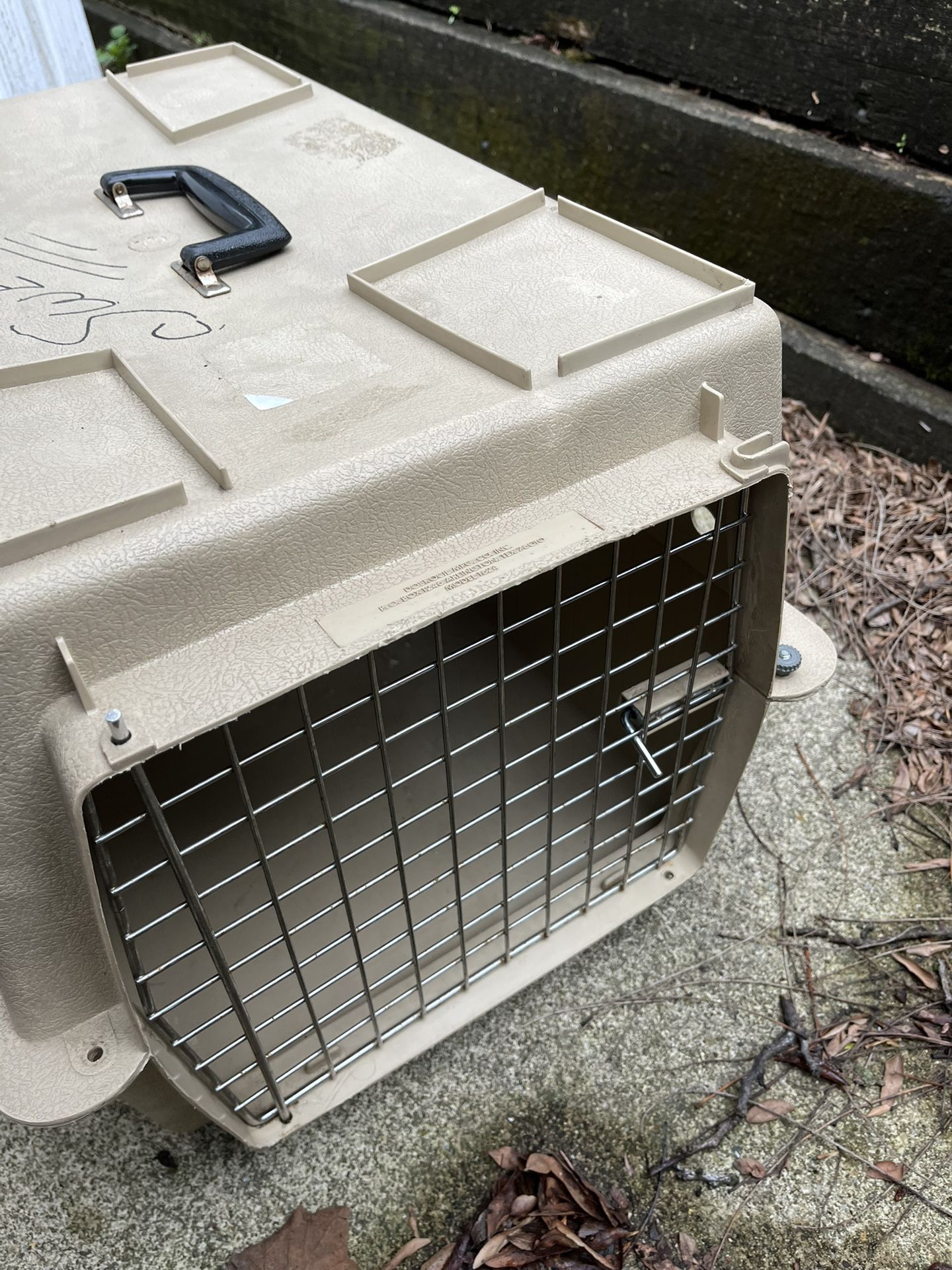 Medium Size Pet Kennel $10 