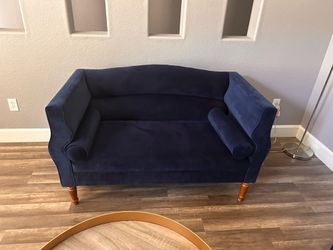 Jennifer Taylor couch