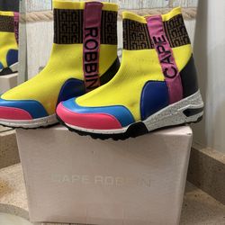 Cape Robbin Puzzle Women's High Top Slip On Sneakers Size 9   🚨SERIOUS BUYERS ONLY ‼️  Excellent Condition besides with peeling on one shoe (shown in