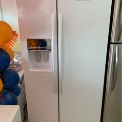 Beautiful Side By Side Refrigerator White Like New .