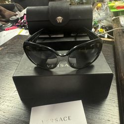 Versace Sunglasses Hardly Worn No Scratches Message For Meet 