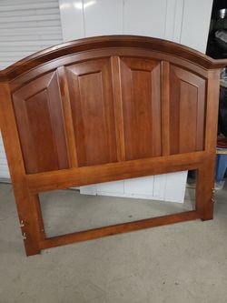 Solid head & foot board bed