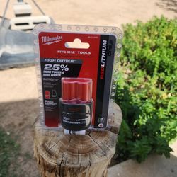 Milwaukee high  output  m12  bat New