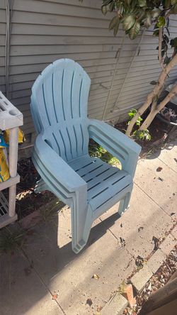 Plastic Adirondack-Style Outdoor Chairs – Set of 3