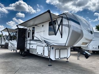 2022 Keystone Avalanche 322RL