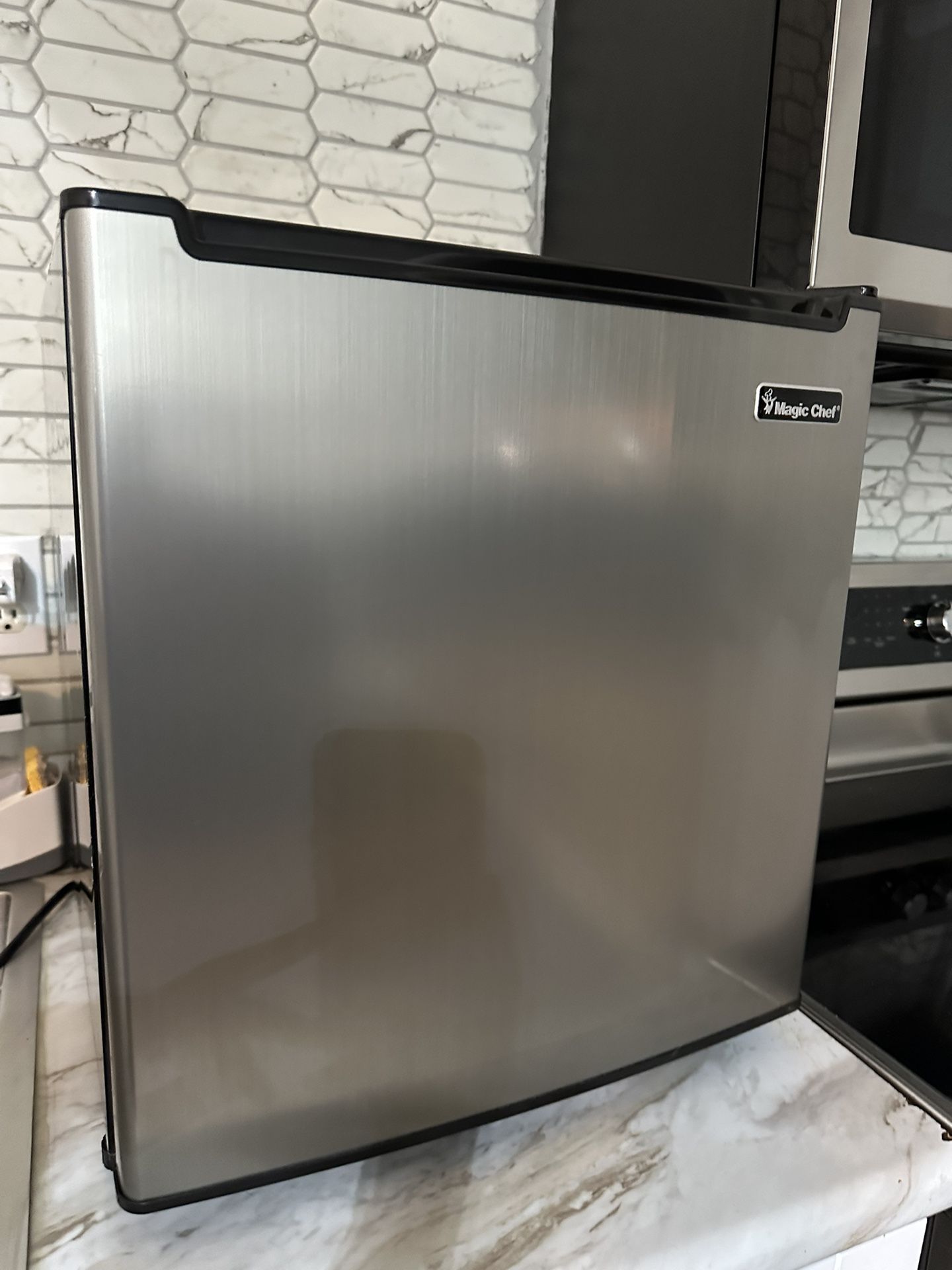 Mini fridge