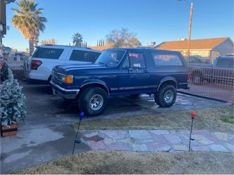 1988 ford bronco. Xlt  as is. Runs but need to put it together.