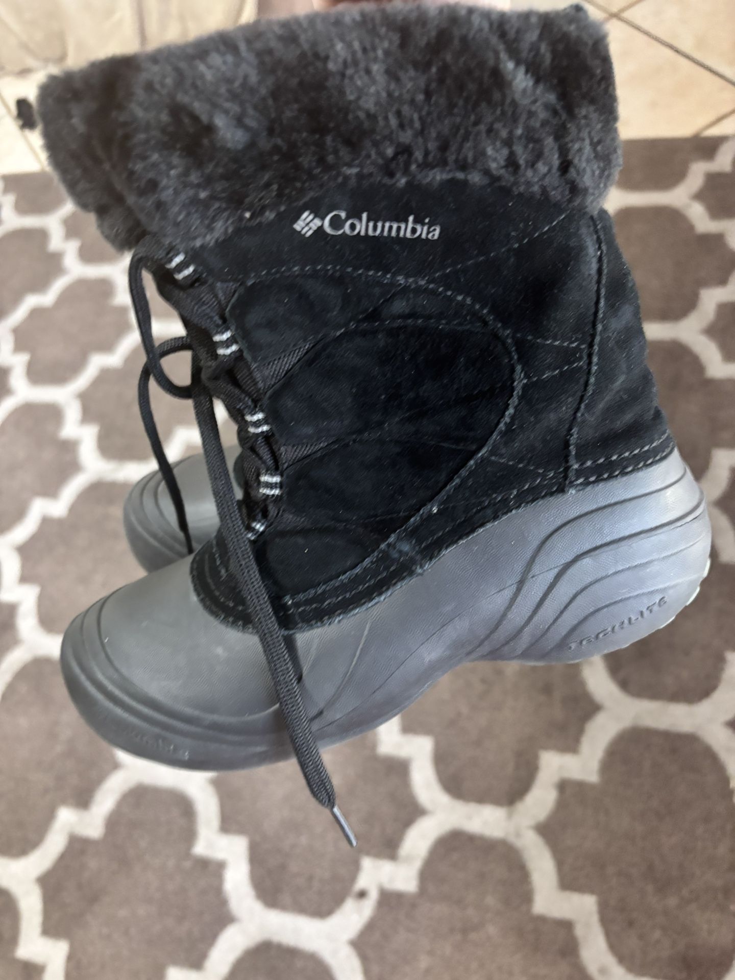 Columbia Snow Boots Waterproof  Size 8 