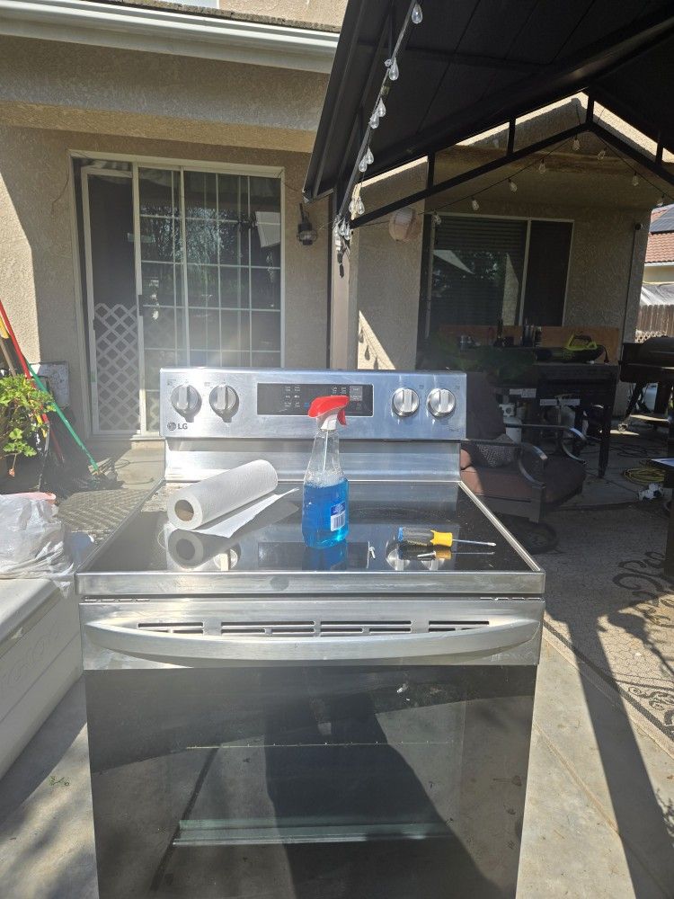 LG Electric Glass Top RANGE