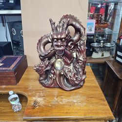 Dragon protecting glass ball