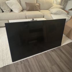 55” Samsung Flatscreen W/ Wall Mount 
