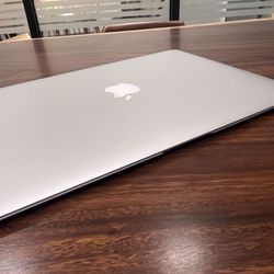Apple MacBook Air 13” I5/8GB/256GB SSD $180