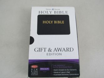 Holy Bible Word Of Christ Red NKJV Dictionary Concordance Thomas Nelson 1982