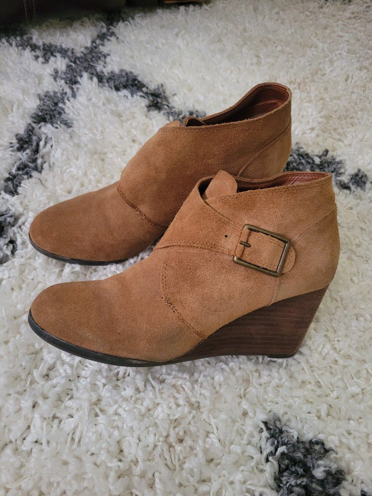 8.5 Lucky Brand Suede Booties