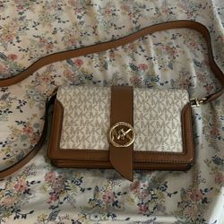MK Purse With 3 Compartments 