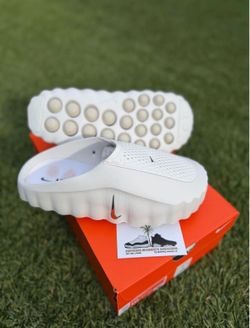 Nike Mind 001 Mules size 9.5 men / 11 women