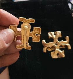 TORY CLIP EARRINGS 
