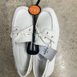 NWT Women's Classic White loafers Size 6